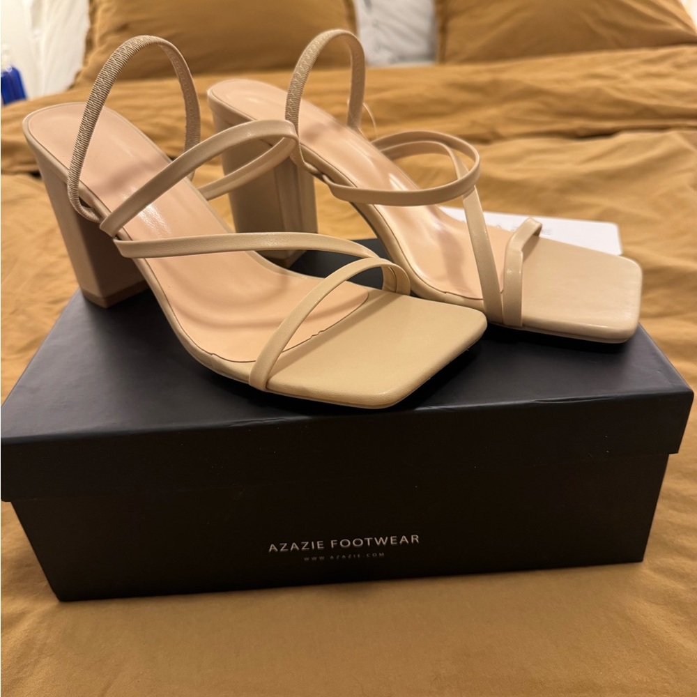 NWT Azazie Women's Nude Strappy Heels
